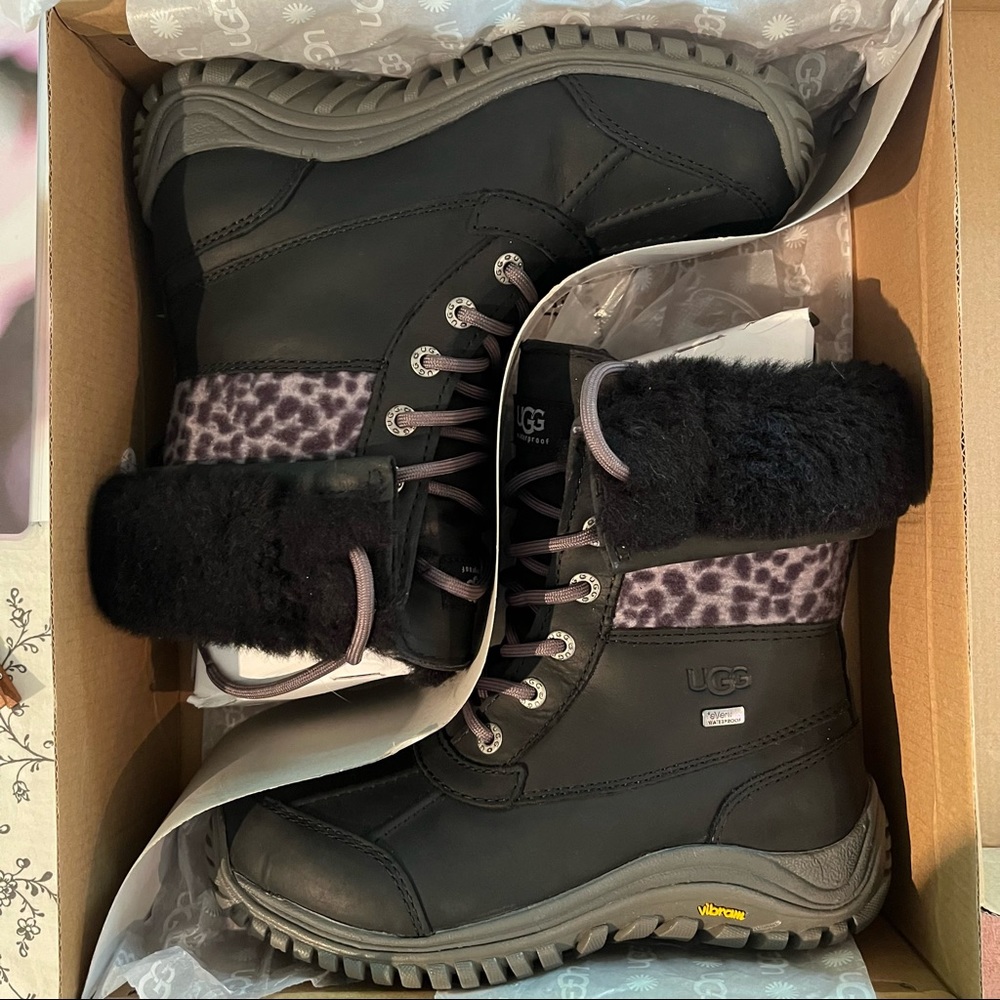 •NEW IN BOX• Size 6 UGG Adirondack Exotic Boots
